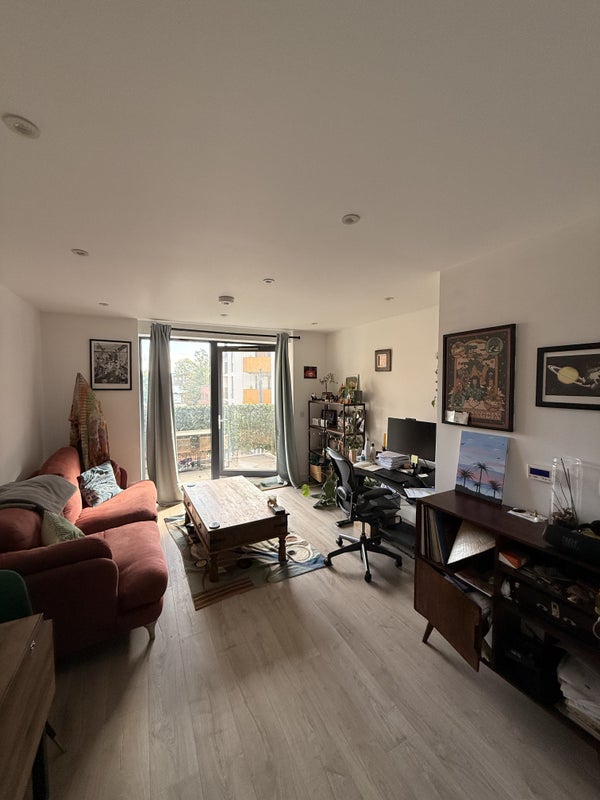 Flat Sutherland Road in Greater London