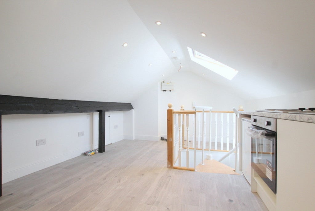 Flat Kingston Road in Greater London