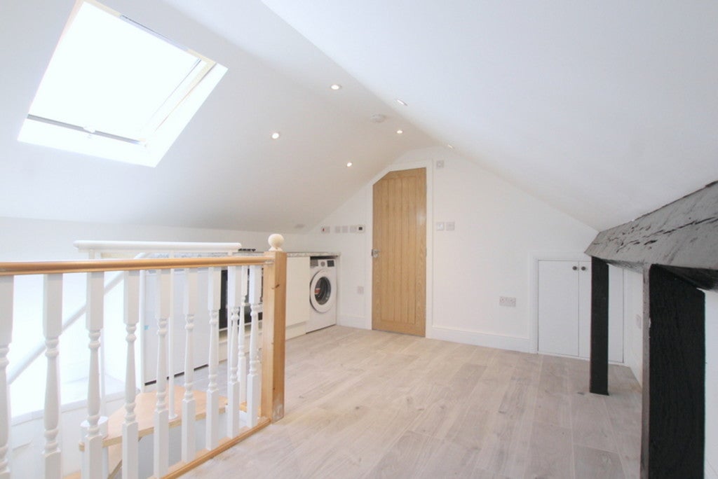 Flat Kingston Road in Greater London
