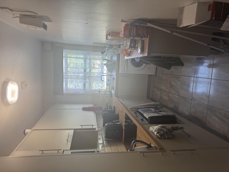 Room Newark Street in Greater London