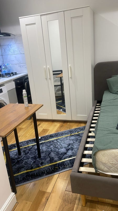 Flat Boreham Road in Greater London