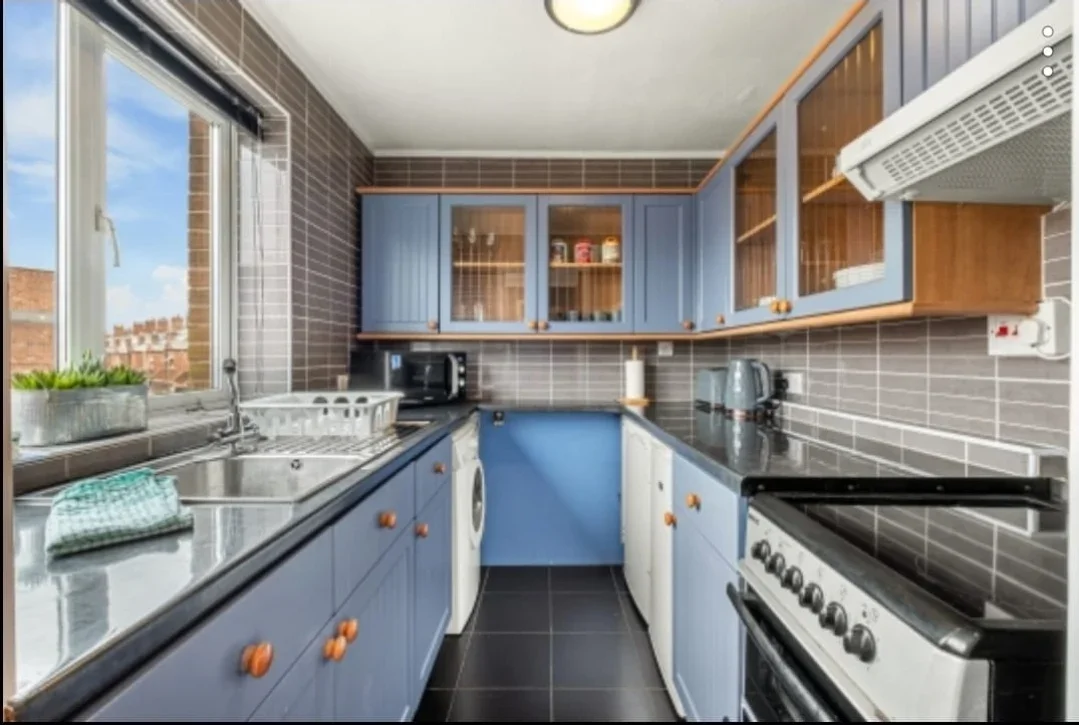 Flat West Jesmond Avenue in Newcastle upon Tyne