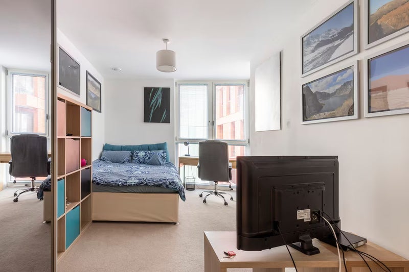 Flat Cable Walk in Greater London