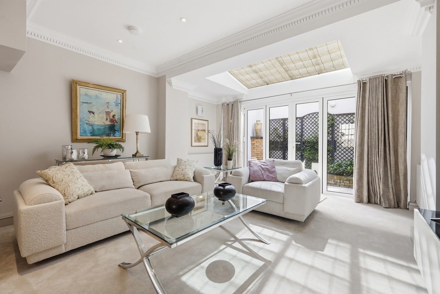 House Kinnerton Street in City of Westminster