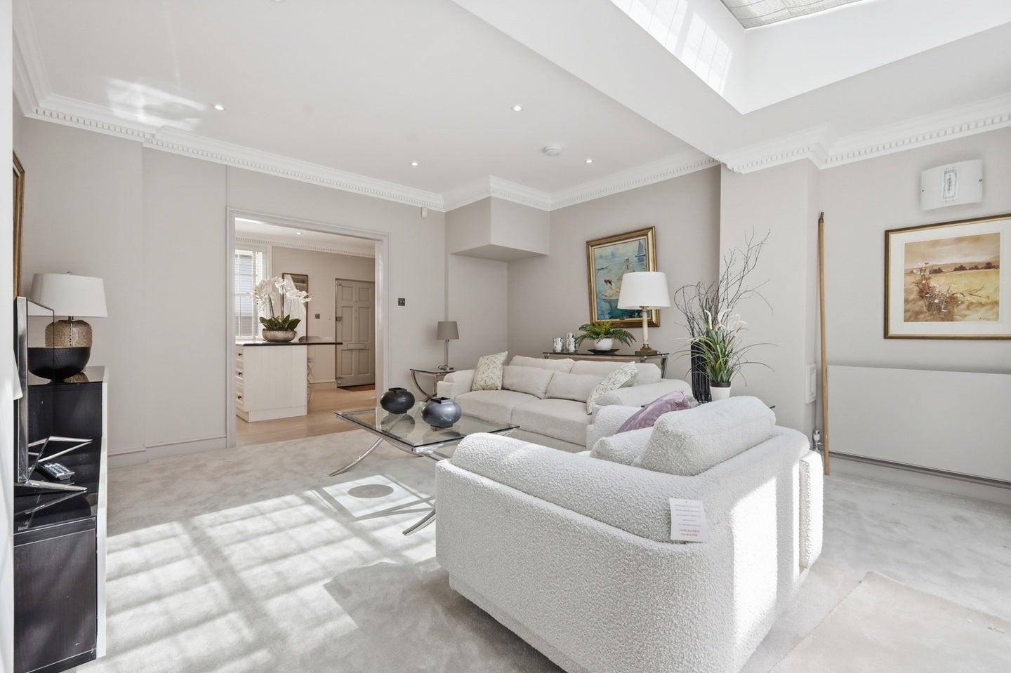 House Kinnerton Street in City of Westminster