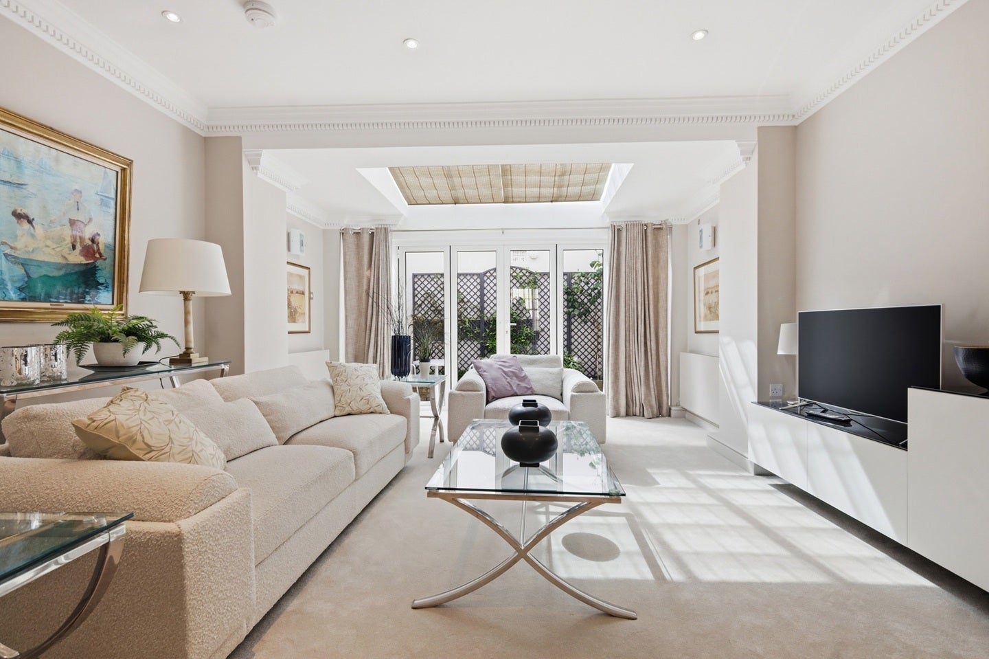 House Kinnerton Street in City of Westminster