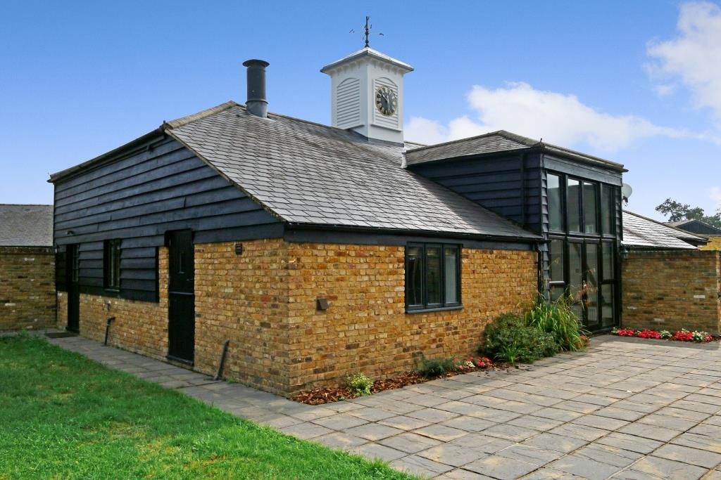 House Woodhall Lane in Hertsmere