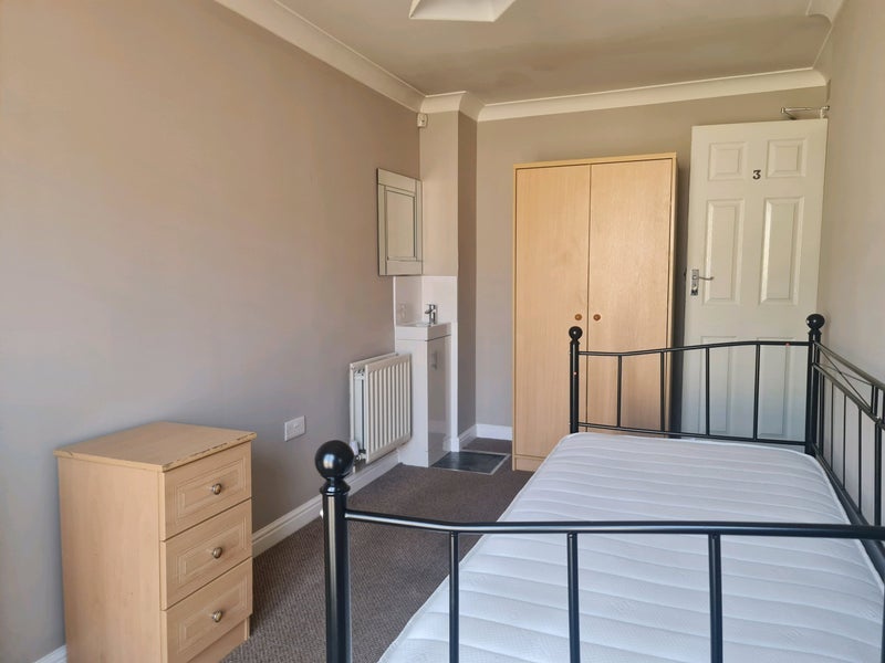 Room Cavell Drive in East Hertfordshire