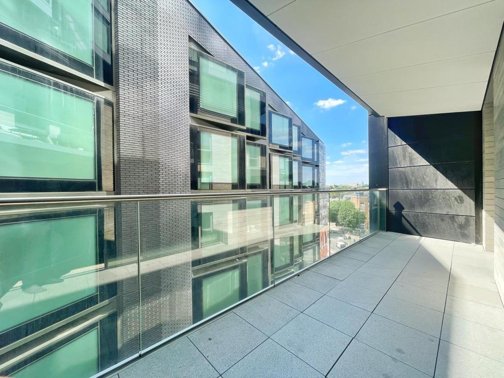 Flat City Road in London