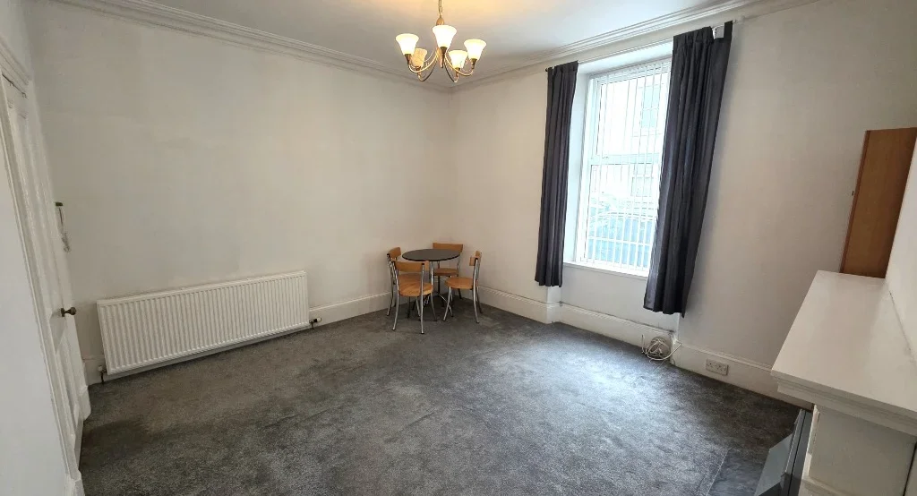 Flat Esslemont Avenue in Aberdeen City