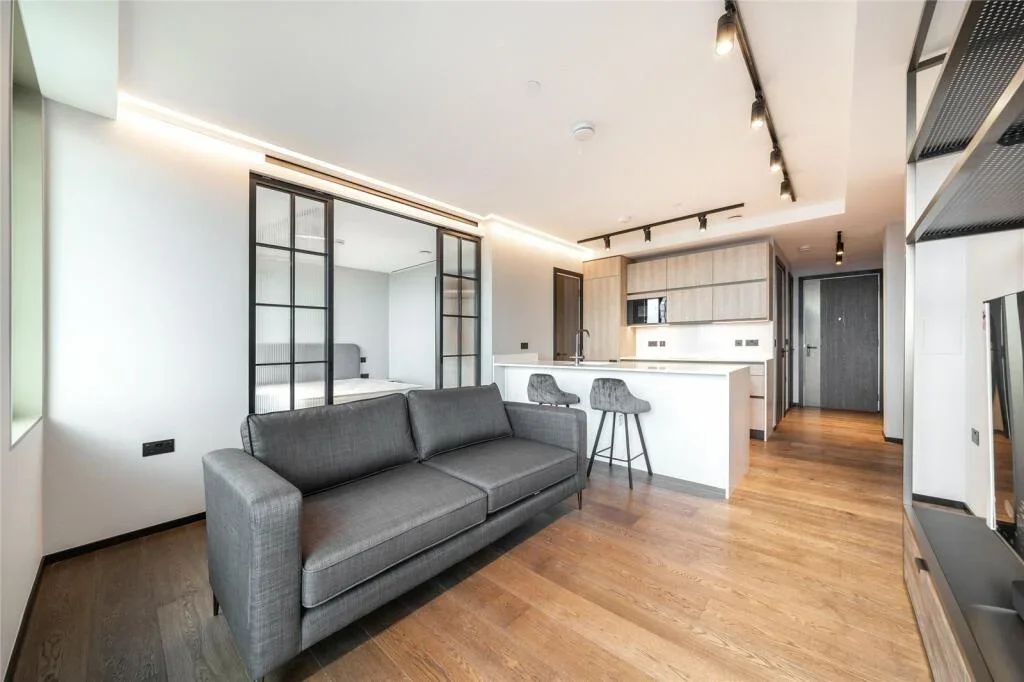 Flat Hewett Street in Greater London