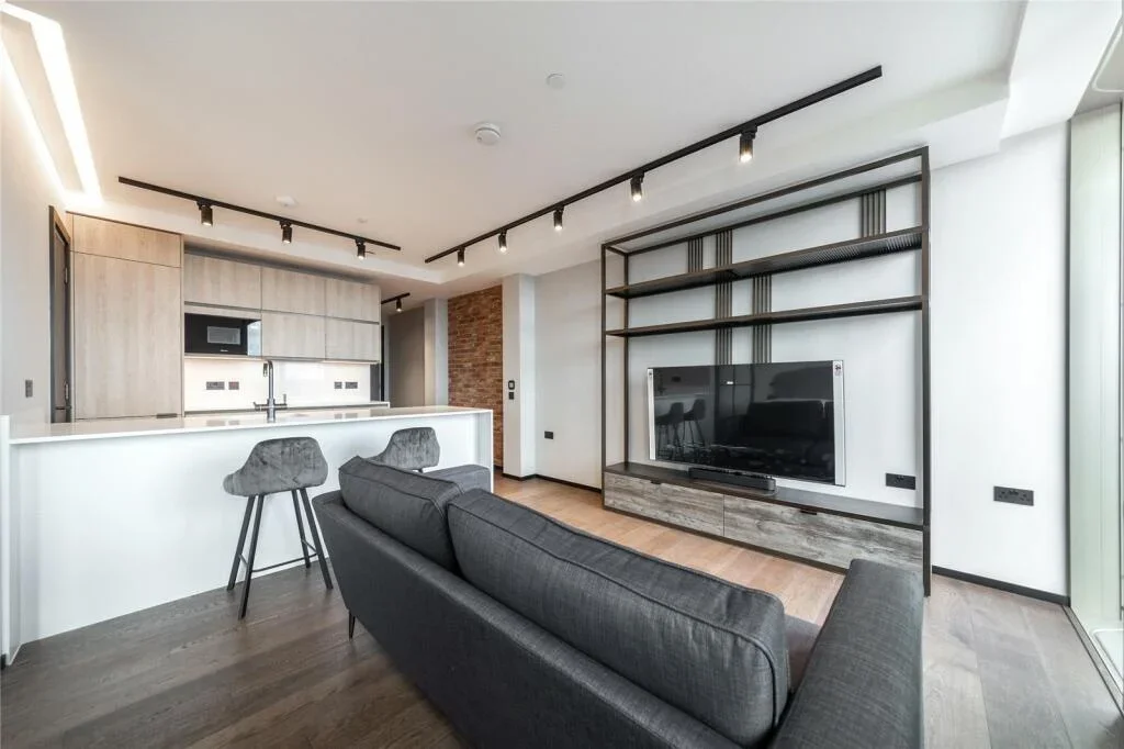Flat Hewett Street in Greater London