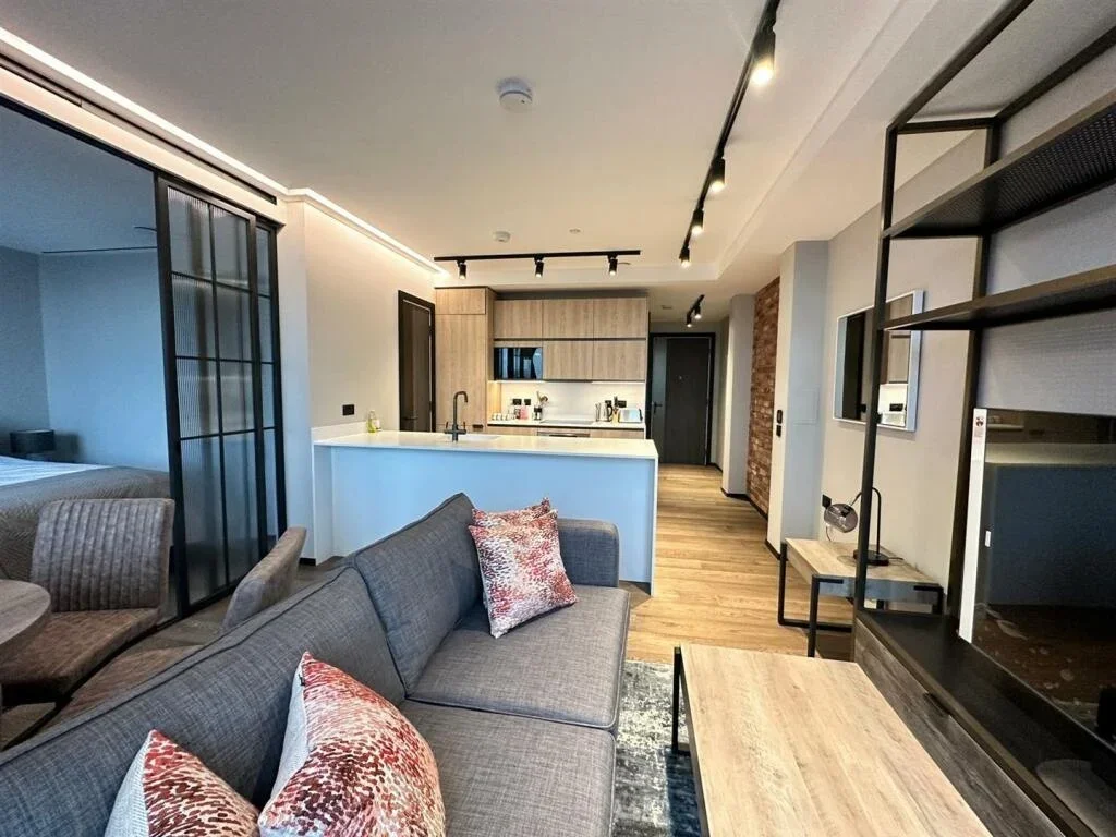 Flat Hewett Street in Greater London