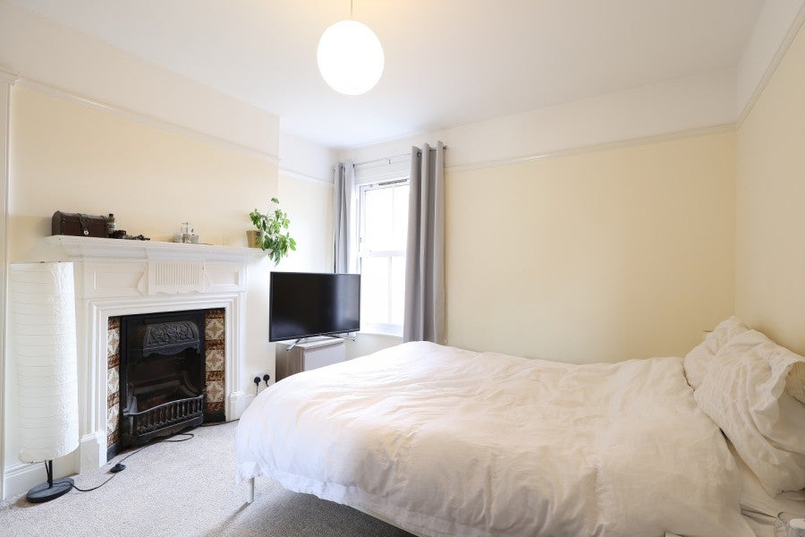 Flat Buckingham Road in Greater London