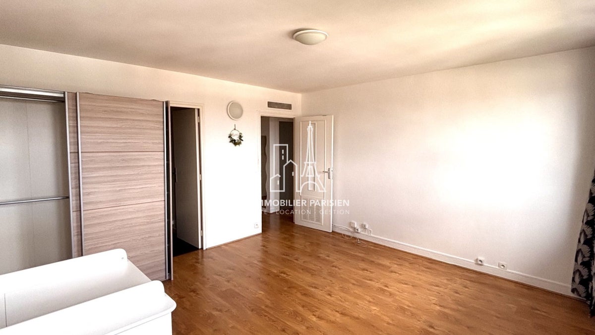 Flat Place des 24 Arpents in Neuilly-sur-Marne