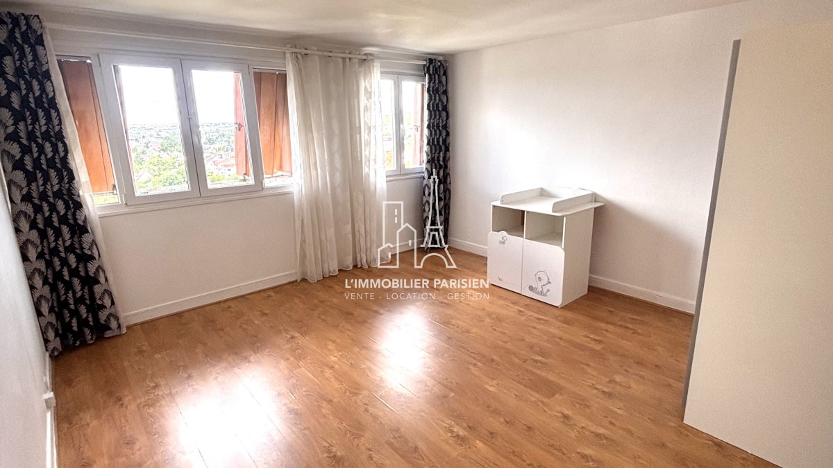 Flat Place des 24 Arpents in Neuilly-sur-Marne