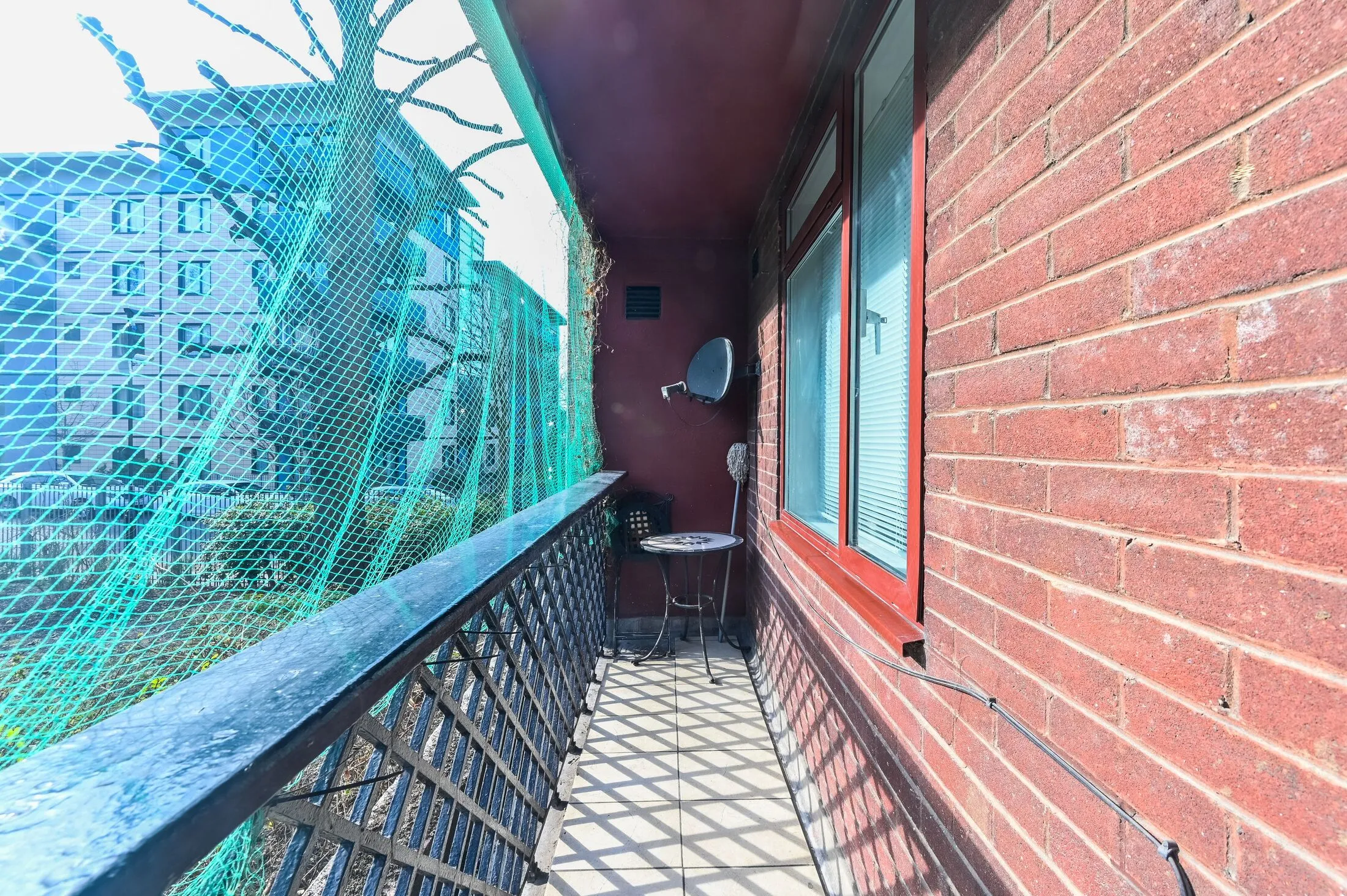 Flat Calshot Street in Greater London