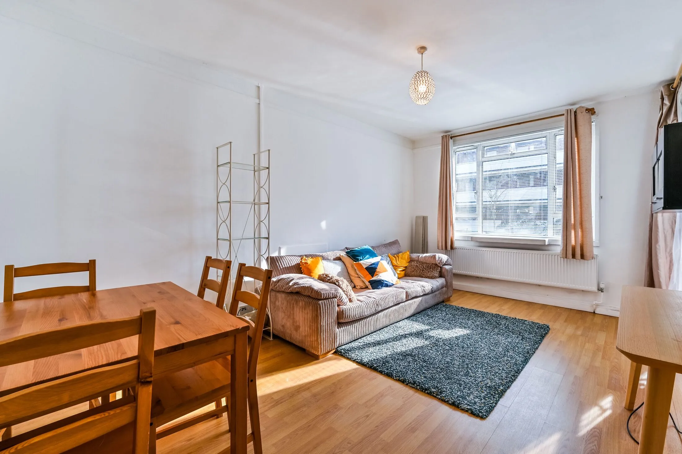 Flat Calshot Street in Greater London