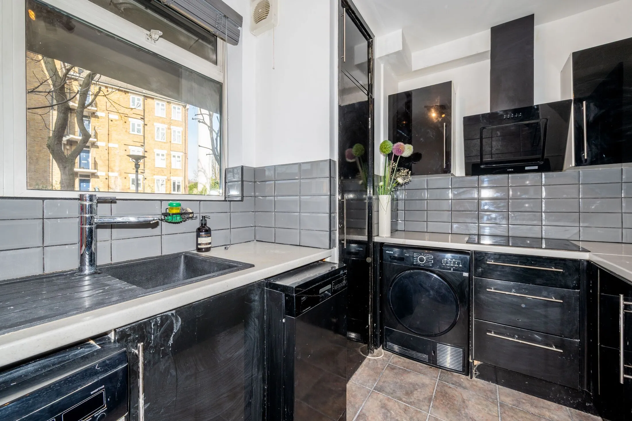 Flat Calshot Street in Greater London