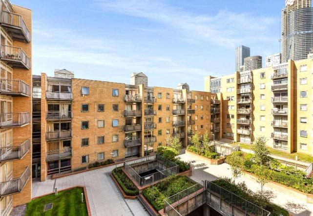 Flat Cassilis Road in Greater London