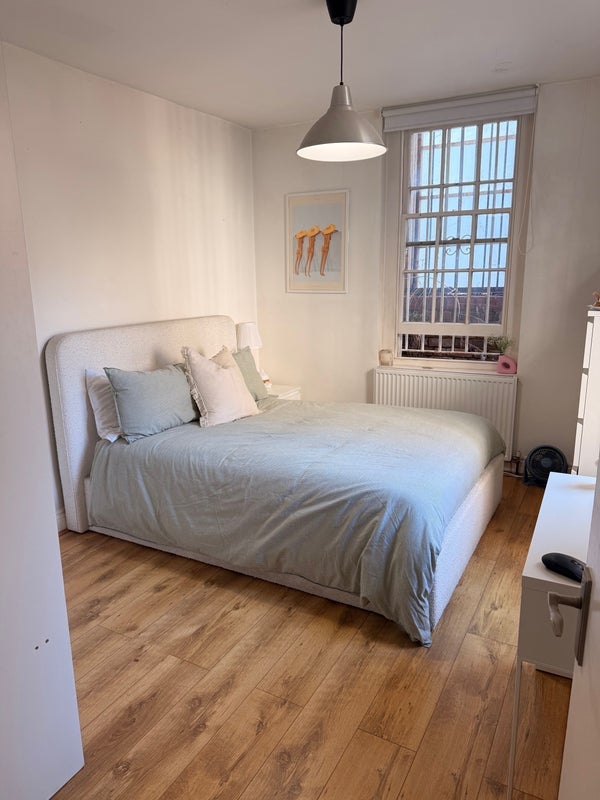 Room Essex Road in Greater London