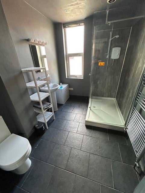 Room Lausanne Road in Manchester