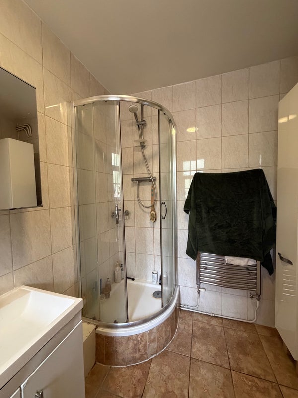 Room Ascalon Street in Greater London