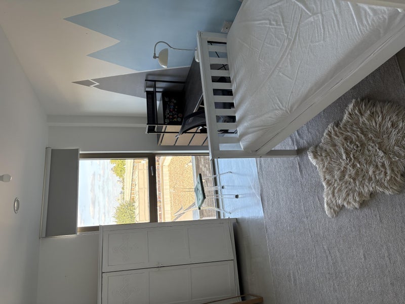 Room Benedict Road in Greater London