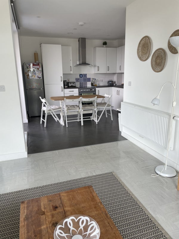 Room Benedict Road in Greater London