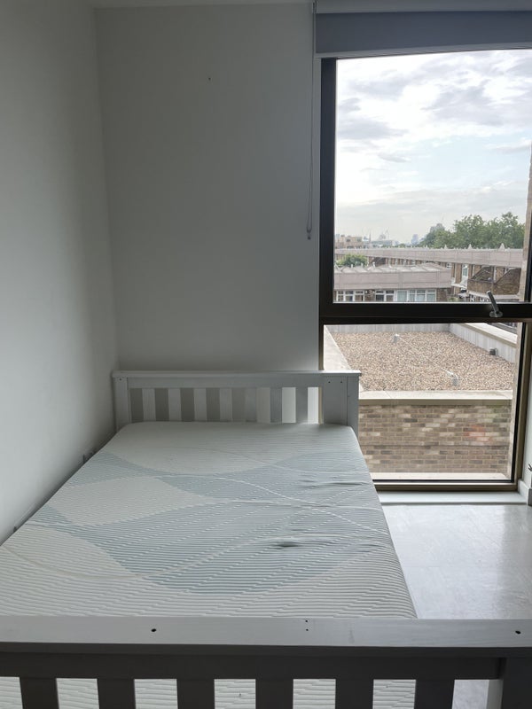 Room Benedict Road in Greater London