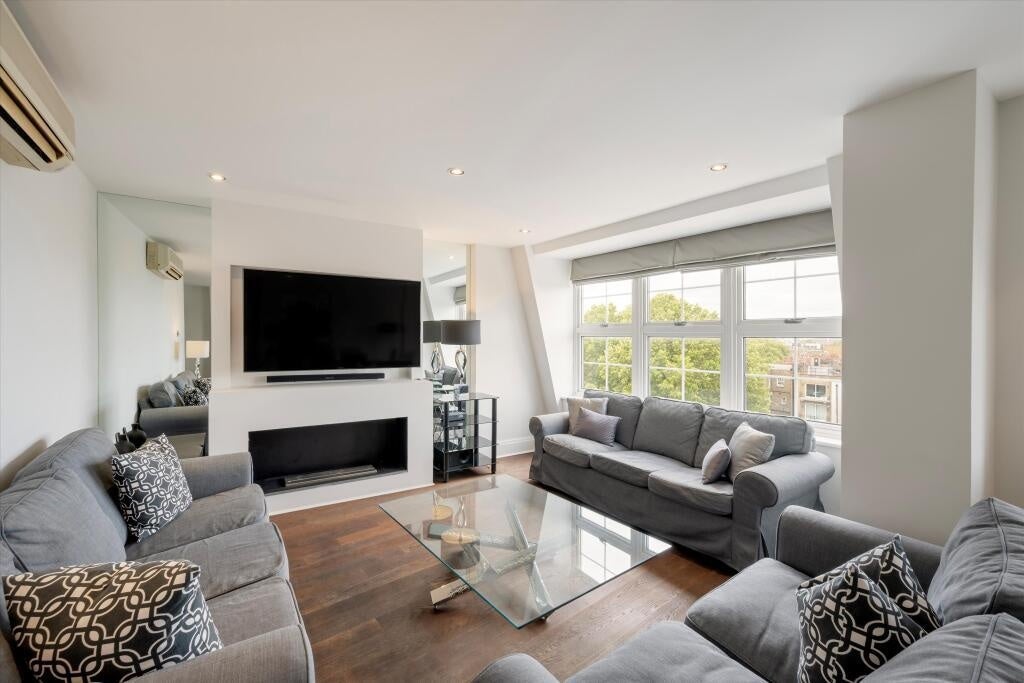 Flat Brompton Road in Greater London