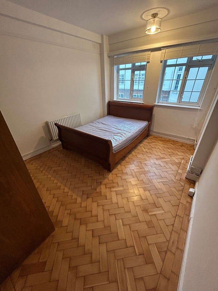 Flat Macaulay Road in Greater London