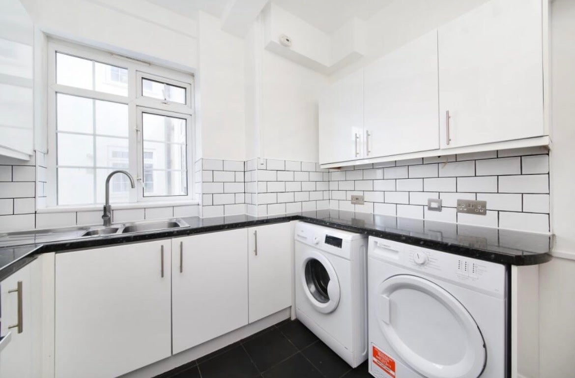 Flat Macaulay Road in Greater London