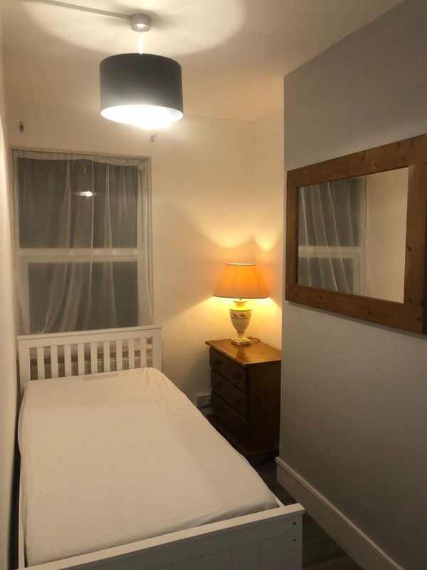 Room Salisbury Road in Greater London
