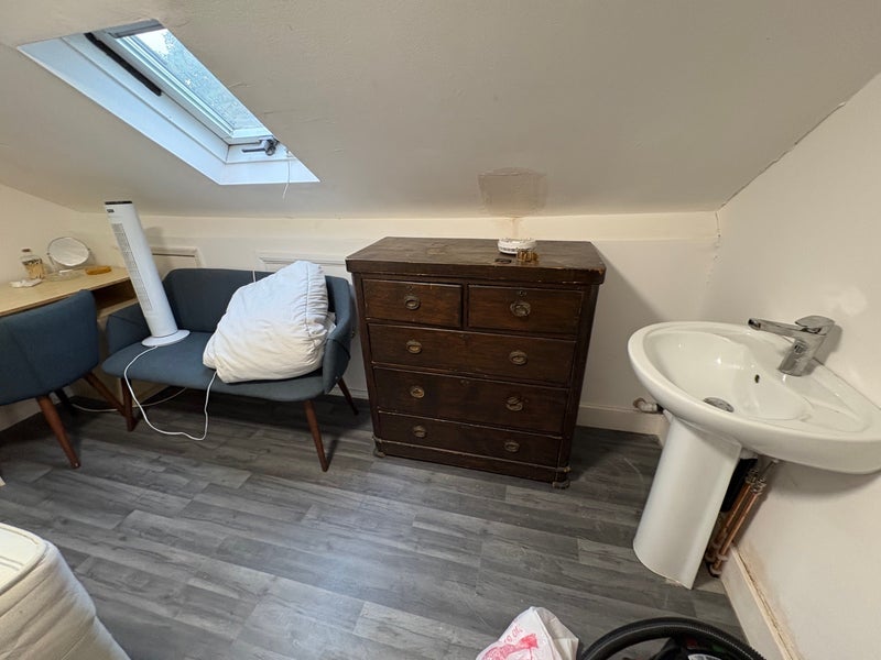Room Salisbury Road in Greater London