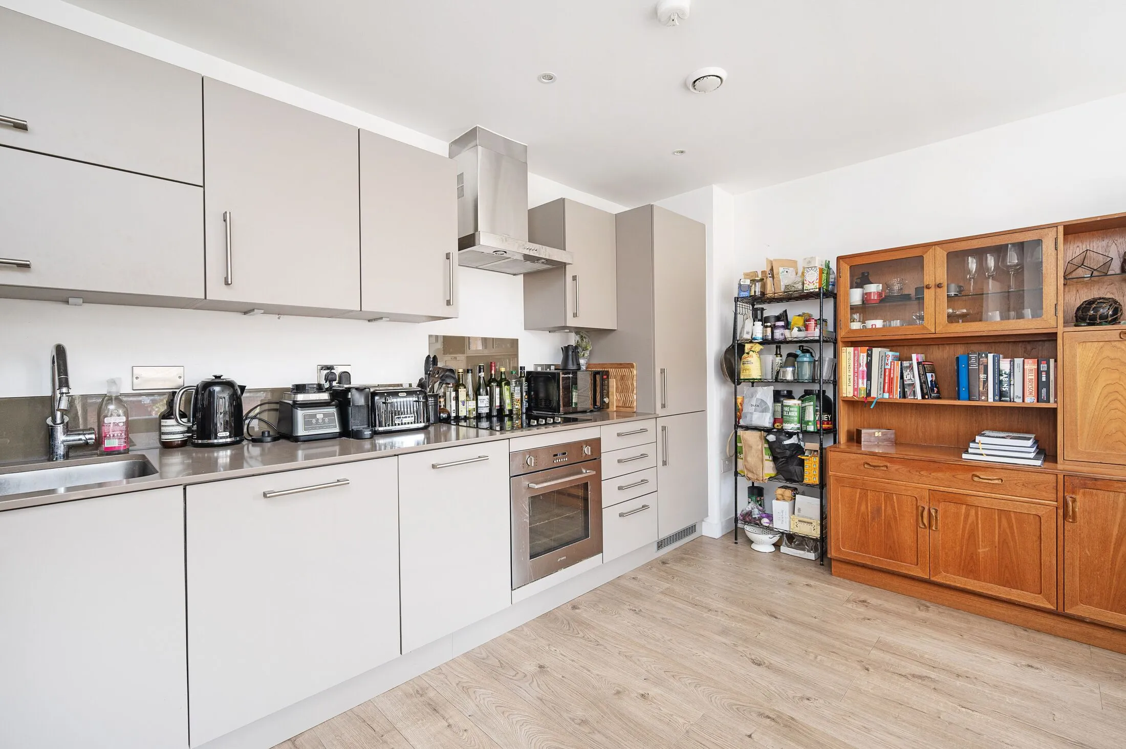 Flat Loddiges Road in Greater London