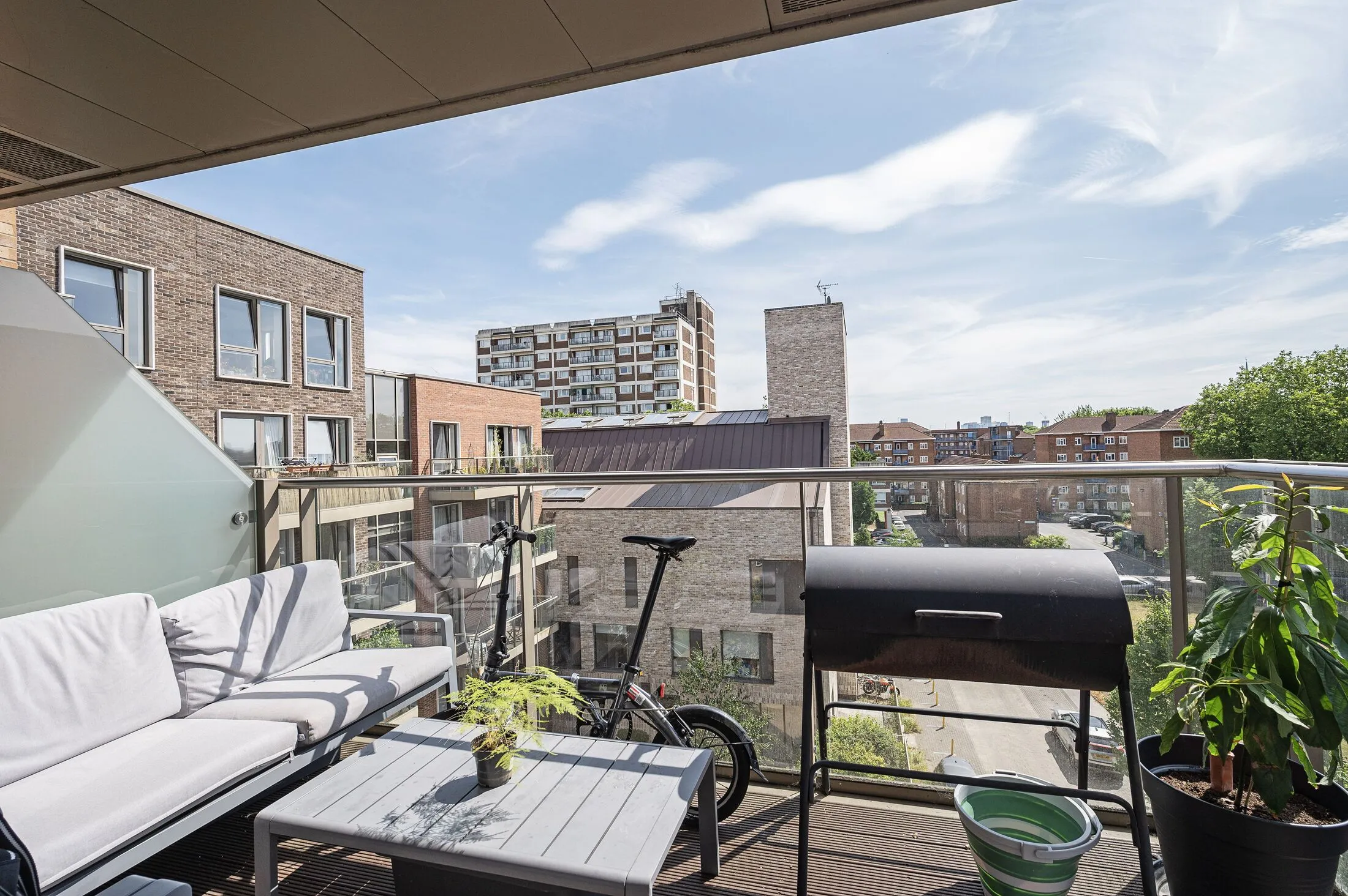 Flat Loddiges Road in Greater London