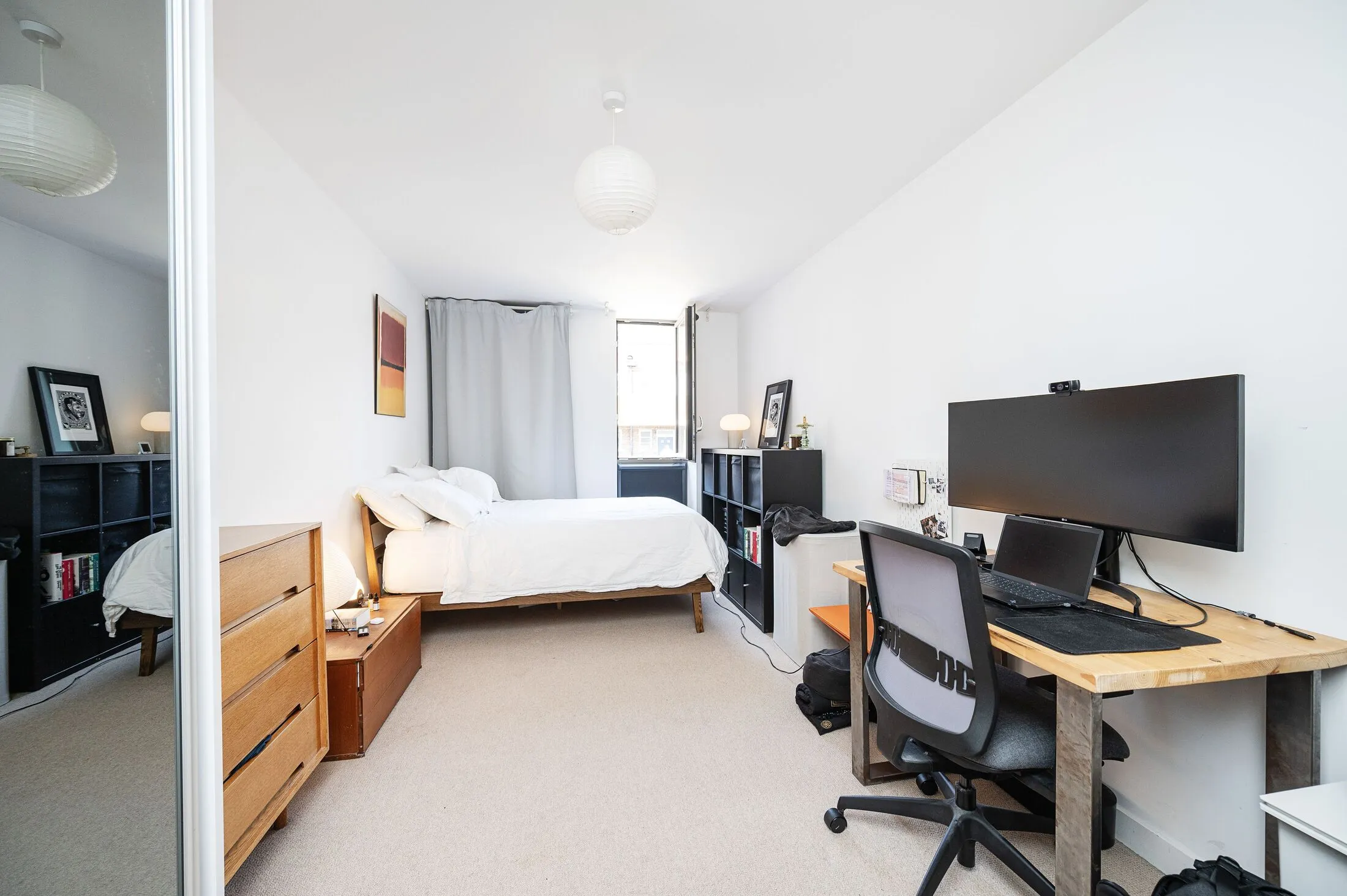 Flat Loddiges Road in Greater London