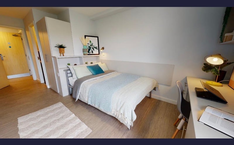 Room Hathersage Road in Manchester
