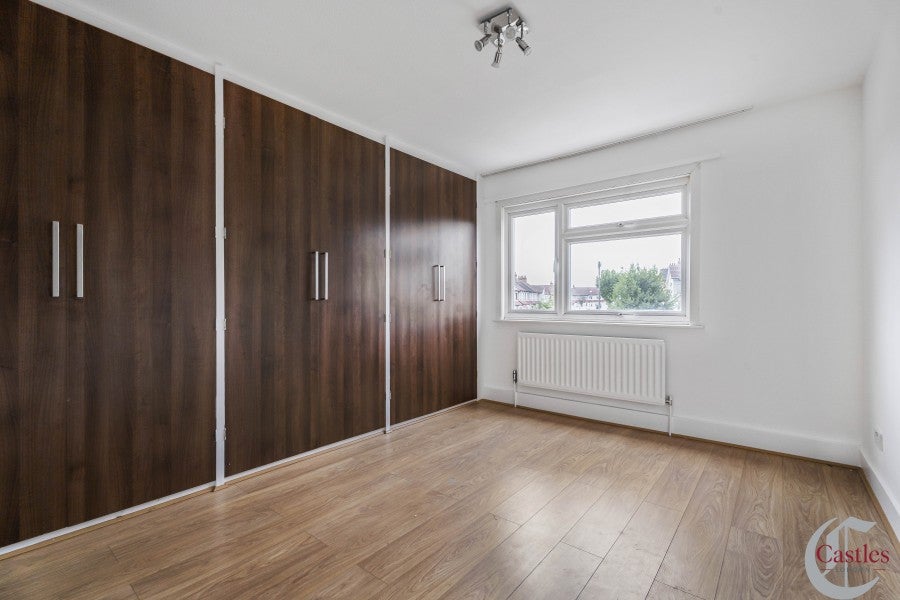 House Steeplestone Close in Greater London