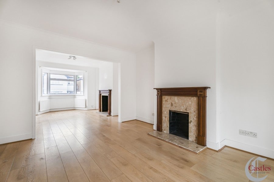 House Steeplestone Close in Greater London