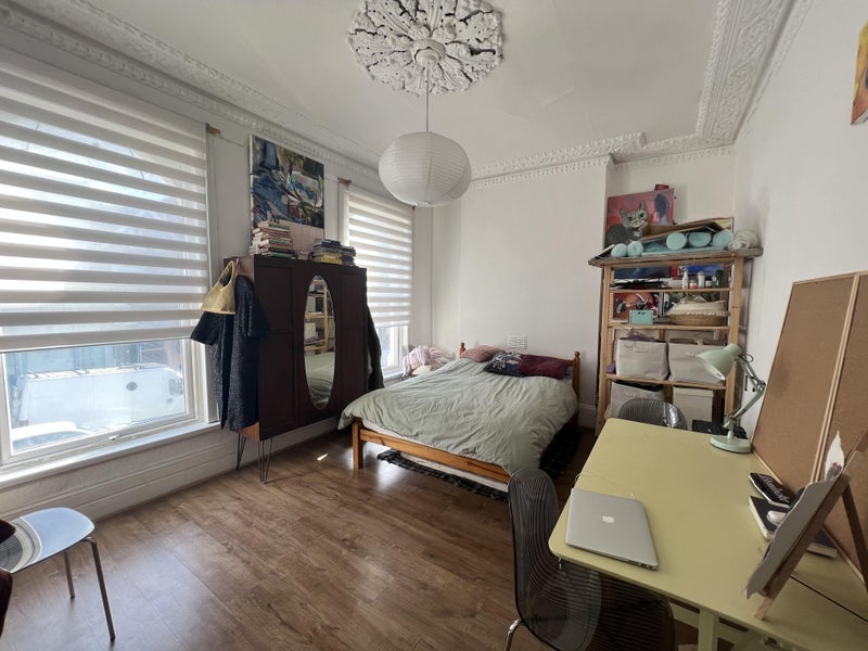 Room Cazenove Road in Greater London