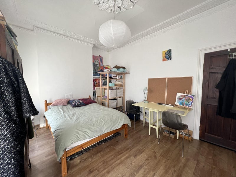 Room Cazenove Road in Greater London