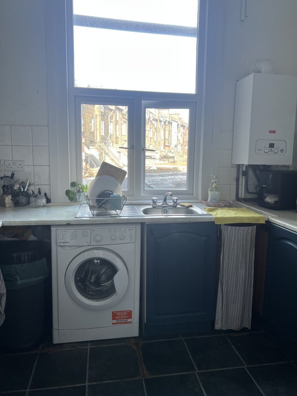 Room Cazenove Road in Greater London