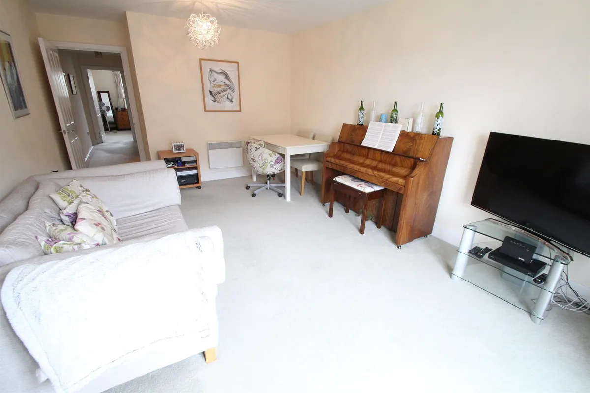 Flat Coxhill Way in Aylesbury