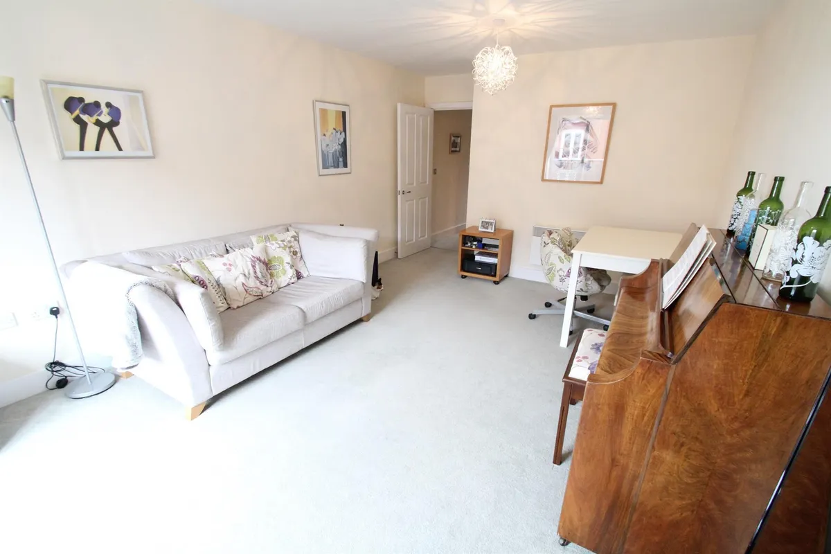 Flat Coxhill Way in Aylesbury