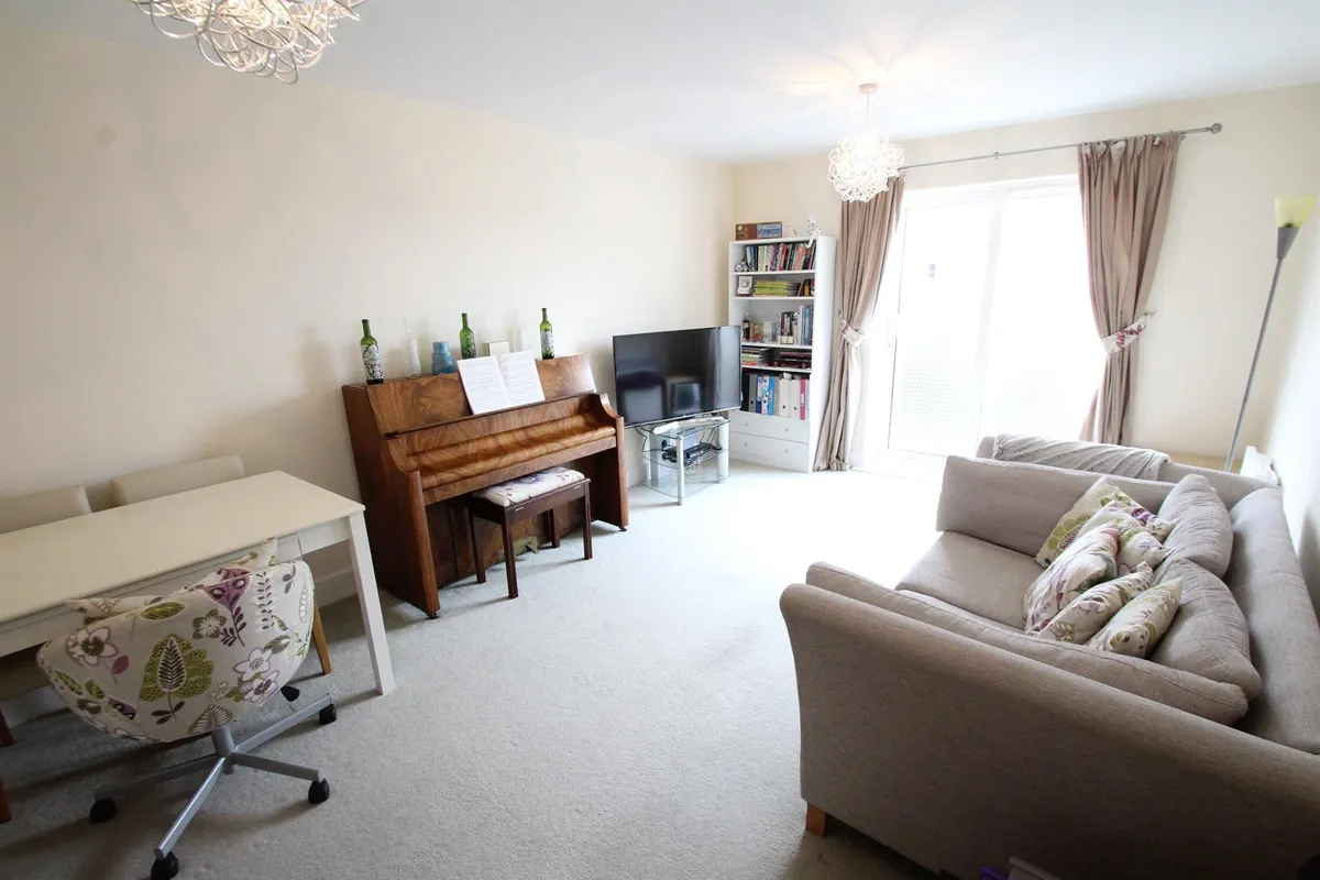 Flat Coxhill Way in Aylesbury