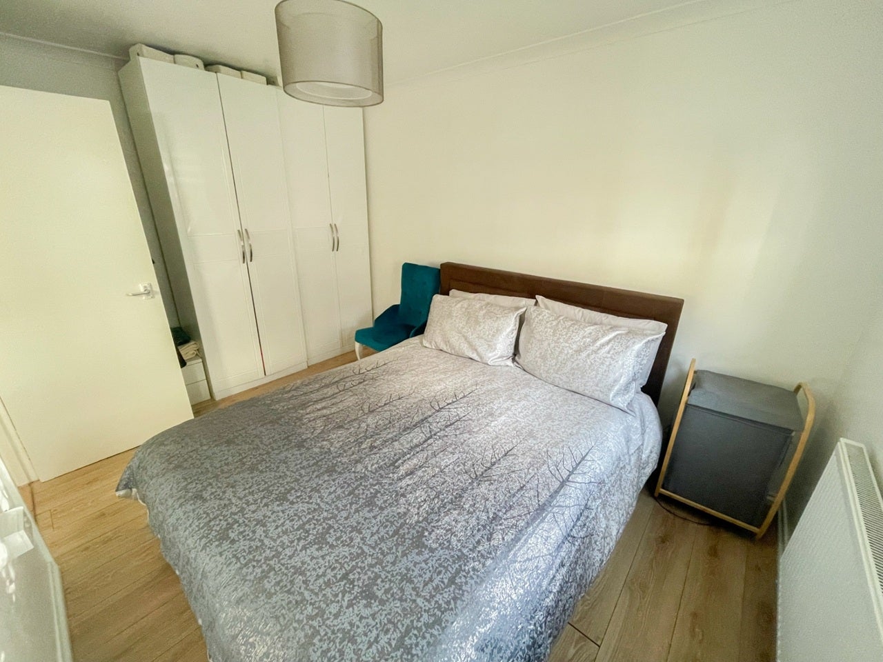 House Belfont Walk in Greater London