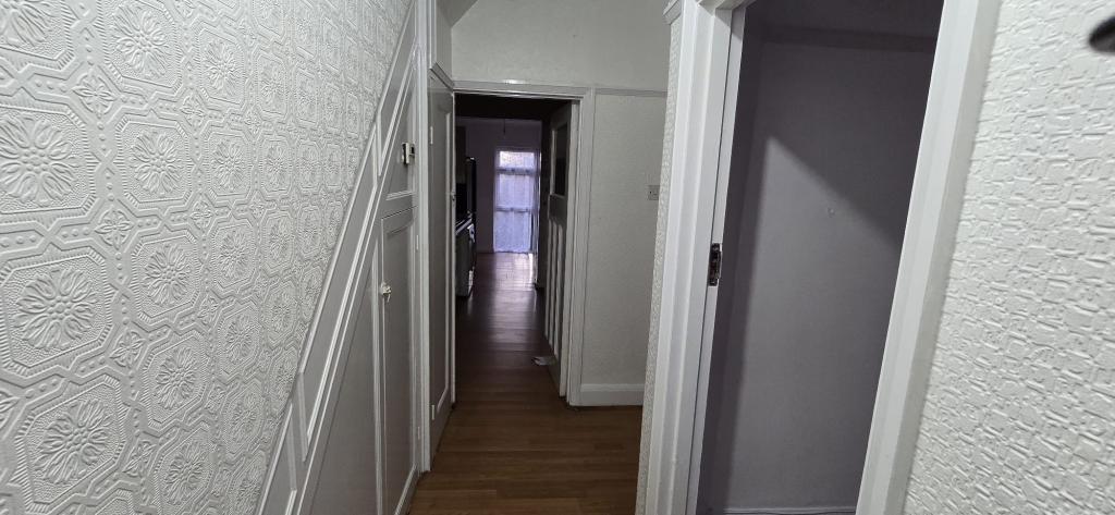 Flat Inglehurst Gardens in Greater London