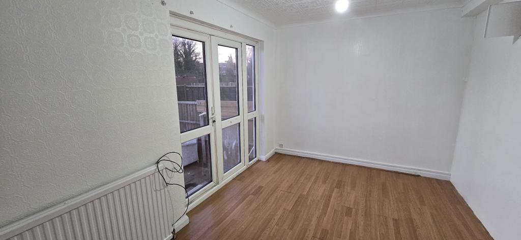 Flat Inglehurst Gardens in Greater London